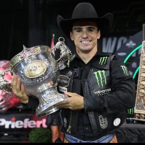 Mais um título pro Brasil ! José Vitor leme Tricampeão da PBR .
